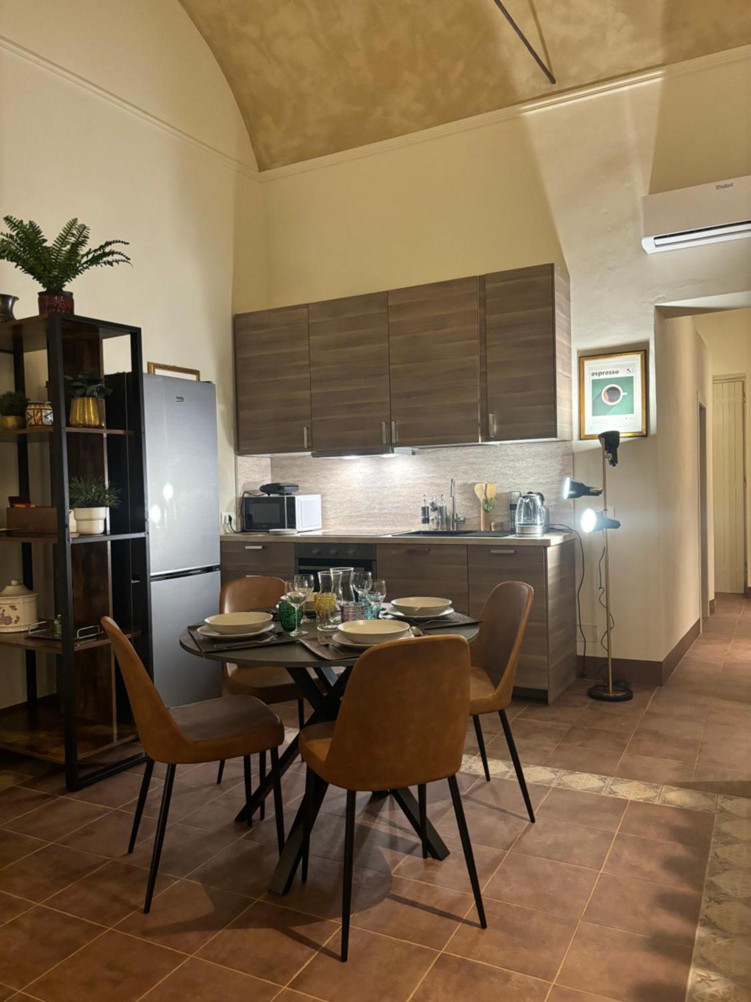 Appartamento L'Antica Colonna, In Centro Storico ปาร์มา ภายนอก รูปภาพ
